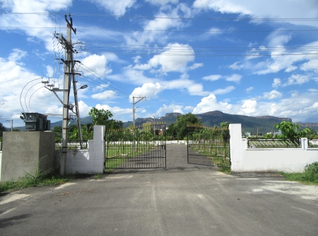 0) Li Id 232 - Layout Entrance Gate With Compound Wall.JPG